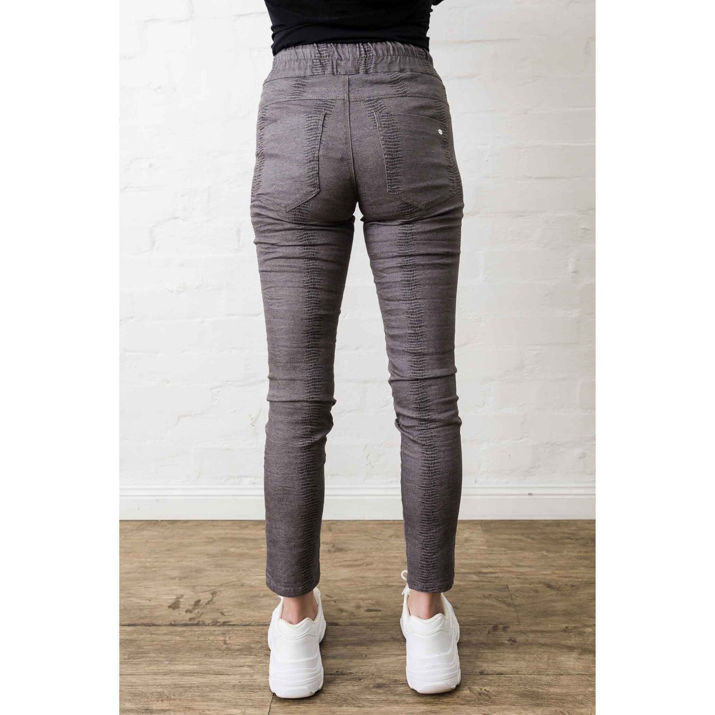 Bevy-Flog Shely Pant | Grey Snake