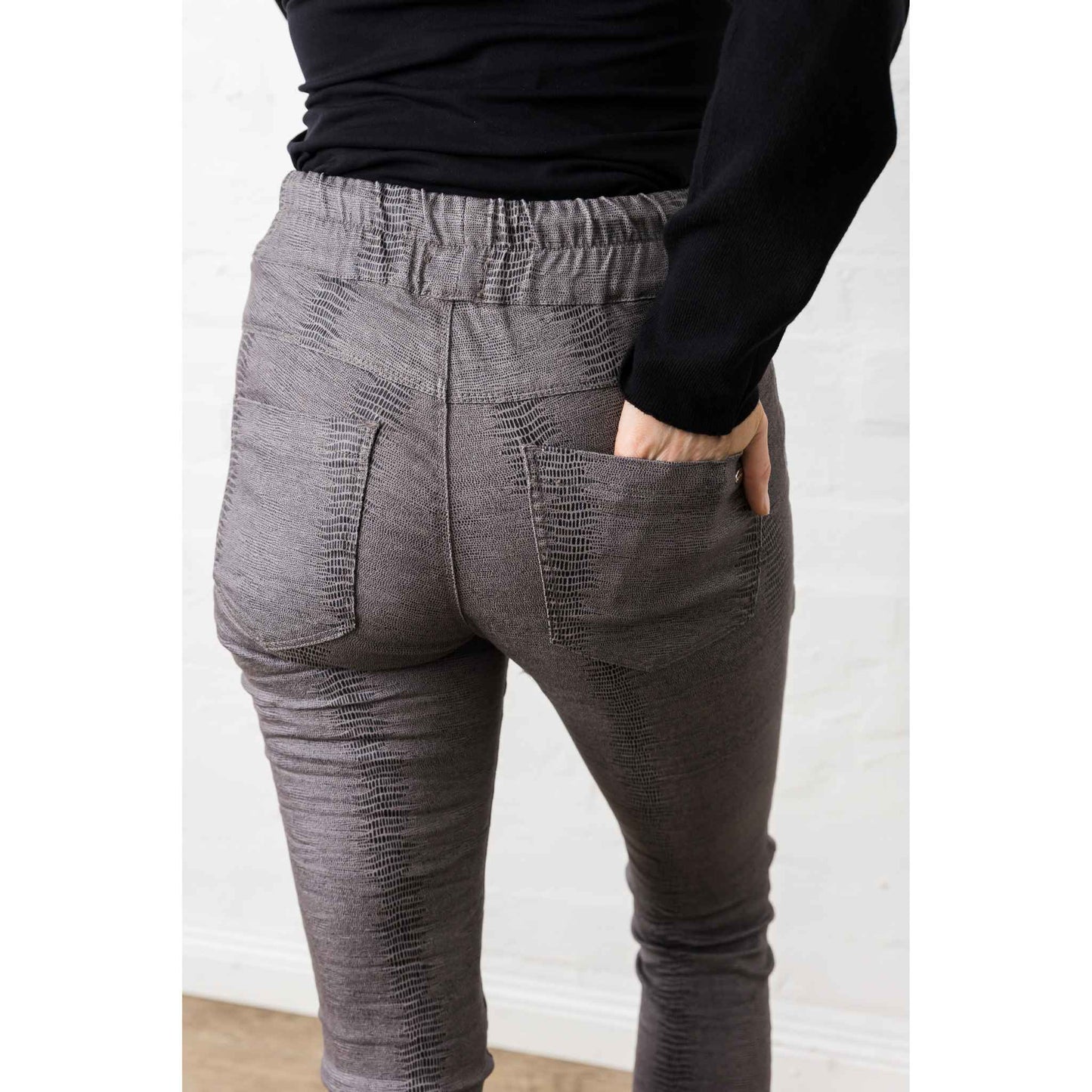 Bevy-Flog Shely Pant | Grey Snake