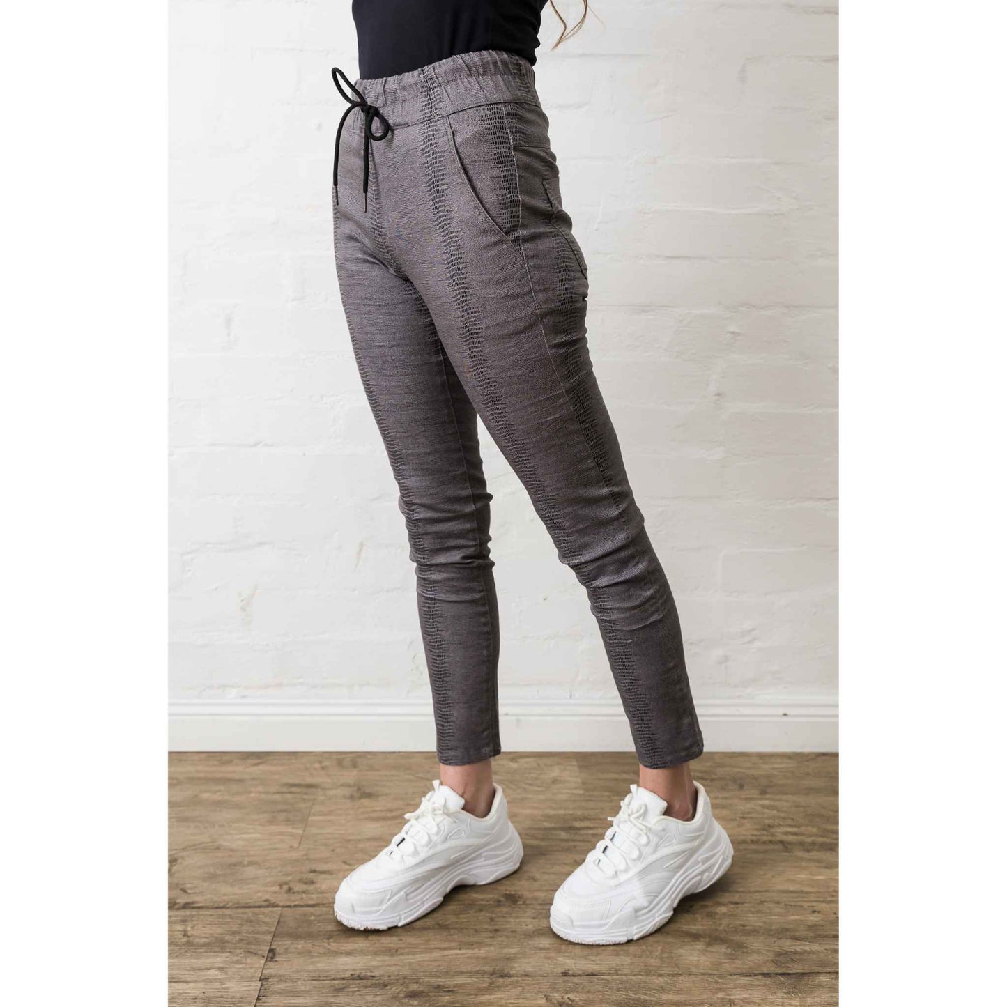 Bevy-Flog Shely Pant | Grey Snake