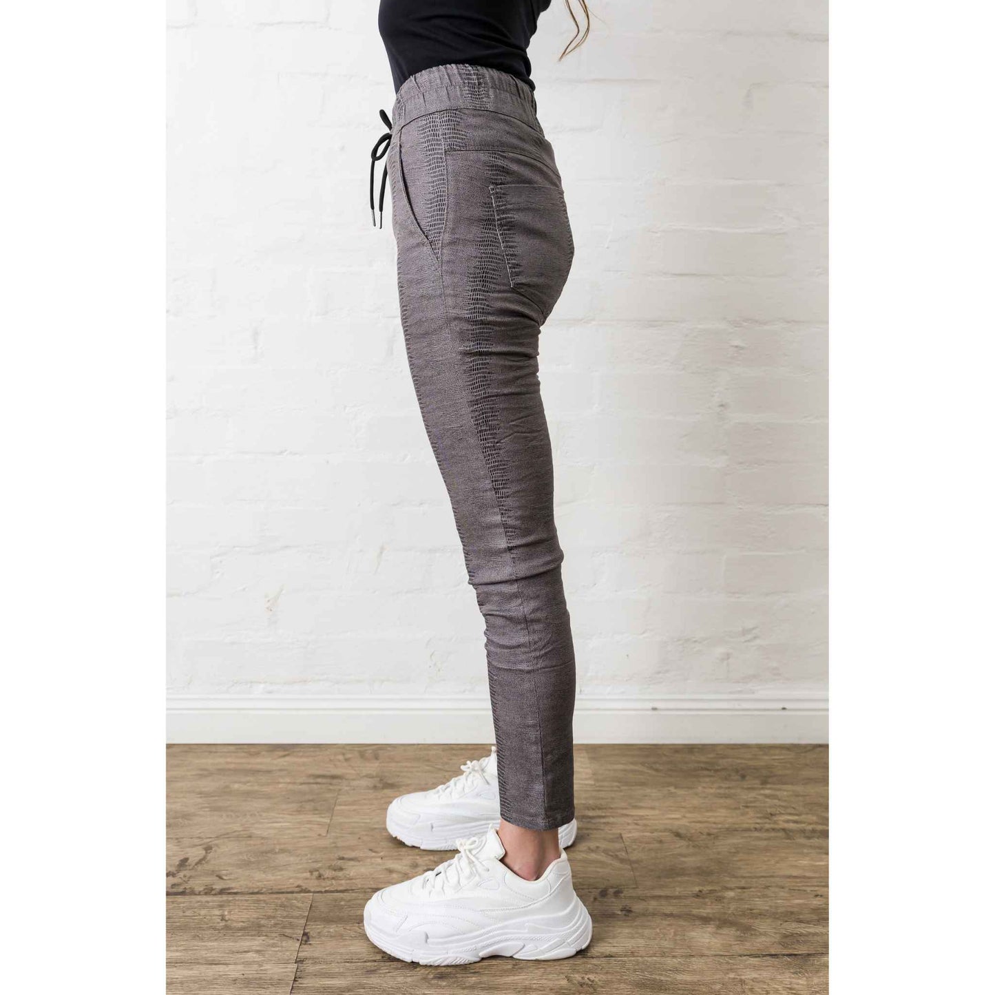 Bevy-Flog Shely Pant | Grey Snake